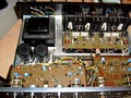 De eindtrap van de Pioneer SA 7500 was defect. Raadzaam om alle transistors te vervangen. In een eerdere sessie waren alle elco's al vervangen.